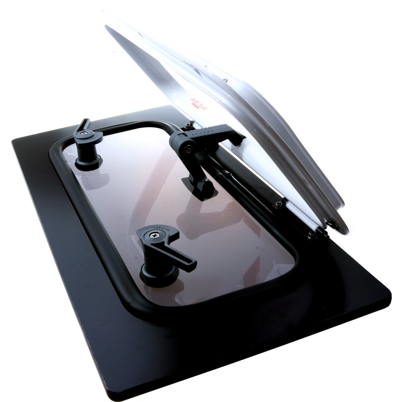 Bootsluke Lewmar FLUSH für BAVARIA F2G – Schwarzes Acrylglas, weißer Rahmen (575 x 275 mm)