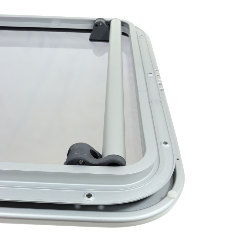 Lewmar PILOT 70 Schiebeluke 701x697 – Getöntes Glas Silber