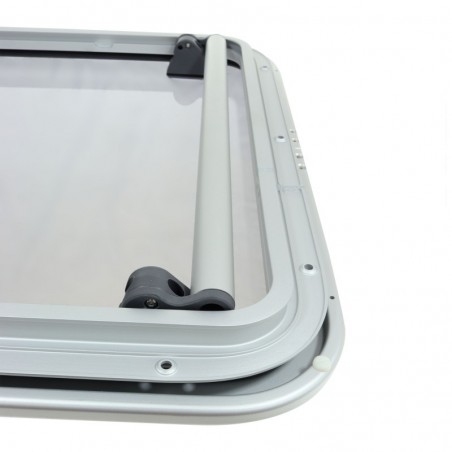 Lewmar PILOT 70 Schiebeluke 701x697 – Getöntes Glas Silber